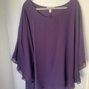 Cute Top tired, ruffle bottom top